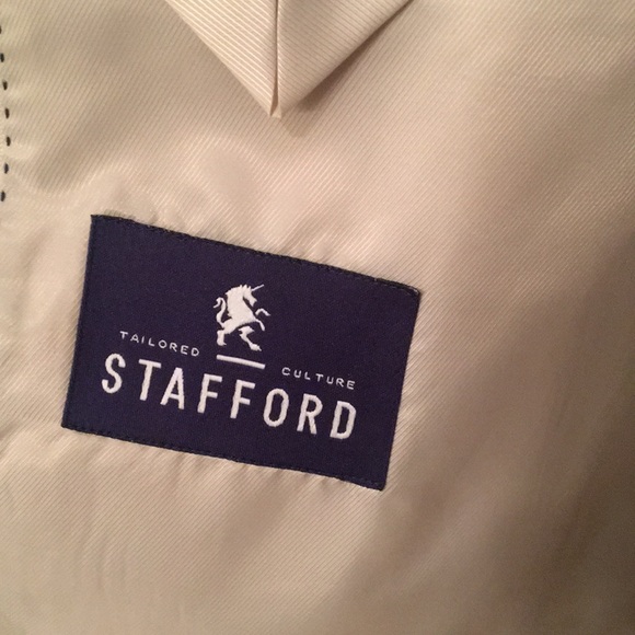 Cream Men’s Suit - Picture 3 of 3